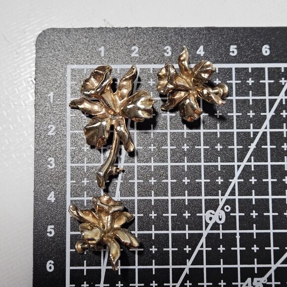Vtg Jack In The Pulpit Screw Earrings Matching Brooch Set Gold Tone Iris Bundle - Picture 10 of 14